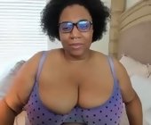 Josie_kiss live show