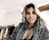 Aniishaa live show